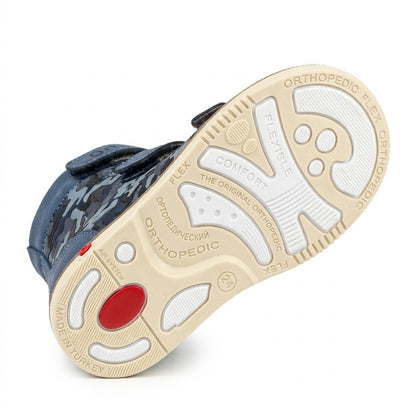 Sturdy traction outsole featuring orthopaedic Thomas heel, shock-absorbing red insert, and structured grip grooves.