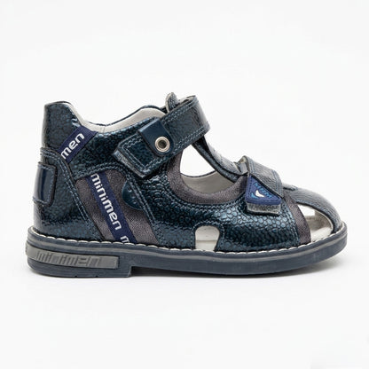 Children’s orthopedic sandal by Minimen in navy, highlighting its arch support, ankle support, and Thomas heel construction in a studio-style image.