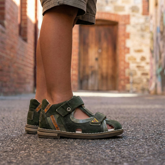 Boys’ orthopedic sandals with green suede finish, arch and ankle support, Thomas heels, and rugged sole by Minimen.