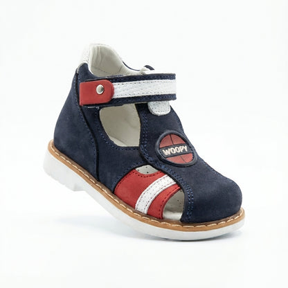 Supportive children’s closed-toe sandals with Velcro straps, cushioned sole, ankle support and WOOPY logo.